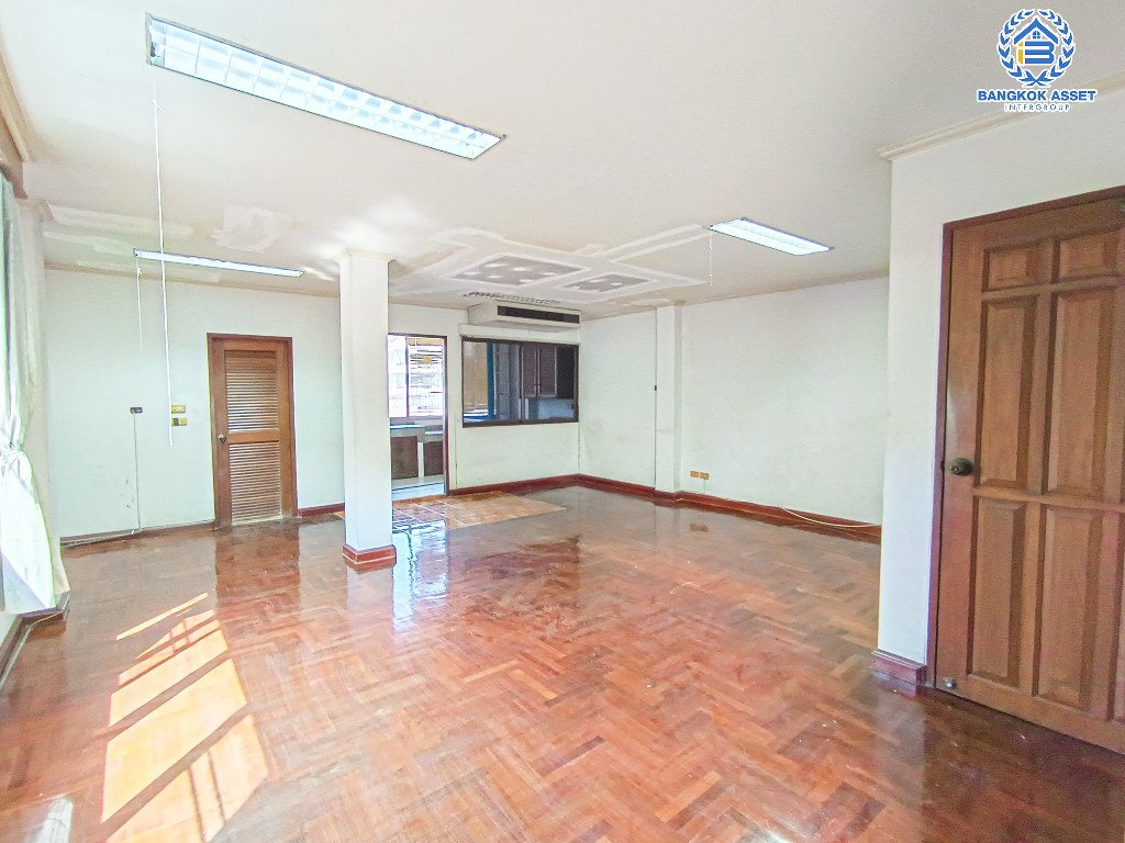 *****อาคารพาณิชย์ 4 ชั้นมือสอง ซอย บจก.โรจน์ไพบูลย์อีคิ๊ปเม้น สิรินธร เนื้อที่ 40 ตร.ว. ฟังก์ชัน 4 ห้องนอน 4 ห้องน้ำ 2 ที่จอดรถ เหมาะสำหรับอยู่อาศัย หรือทำ Home Office โครงการบนทำเลเดินทางสะดวก เชื่อมต่อถนนราชวิถี ถนนจรัญสนิทวงศ์ ถนนสมเด็จพระปิ่นเกล้า ใกล้จุดขึ้นทางด่วน "ศรีรัช"