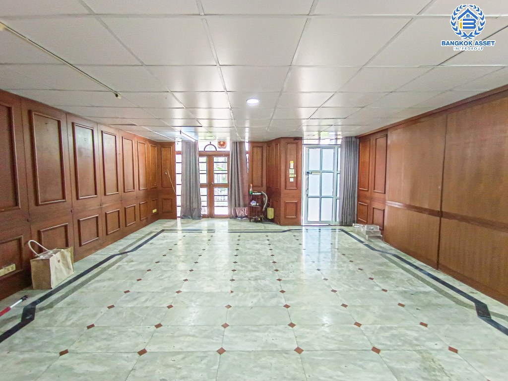 *****อาคารพาณิชย์ 4 ชั้นมือสอง ซอย บจก.โรจน์ไพบูลย์อีคิ๊ปเม้น สิรินธร เนื้อที่ 40 ตร.ว. ฟังก์ชัน 4 ห้องนอน 4 ห้องน้ำ 2 ที่จอดรถ เหมาะสำหรับอยู่อาศัย หรือทำ Home Office โครงการบนทำเลเดินทางสะดวก เชื่อมต่อถนนราชวิถี ถนนจรัญสนิทวงศ์ ถนนสมเด็จพระปิ่นเกล้า ใกล้จุดขึ้นทางด่วน "ศรีรัช"