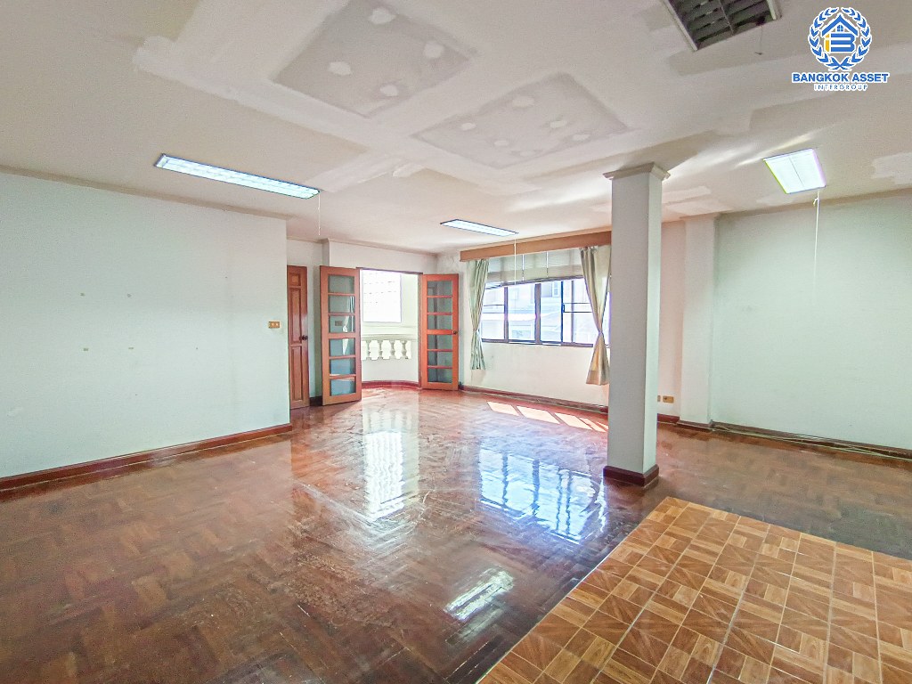 *****อาคารพาณิชย์ 4 ชั้นมือสอง ซอย บจก.โรจน์ไพบูลย์อีคิ๊ปเม้น สิรินธร เนื้อที่ 40 ตร.ว. ฟังก์ชัน 4 ห้องนอน 4 ห้องน้ำ 2 ที่จอดรถ เหมาะสำหรับอยู่อาศัย หรือทำ Home Office โครงการบนทำเลเดินทางสะดวก เชื่อมต่อถนนราชวิถี ถนนจรัญสนิทวงศ์ ถนนสมเด็จพระปิ่นเกล้า ใกล้จุดขึ้นทางด่วน "ศรีรัช"