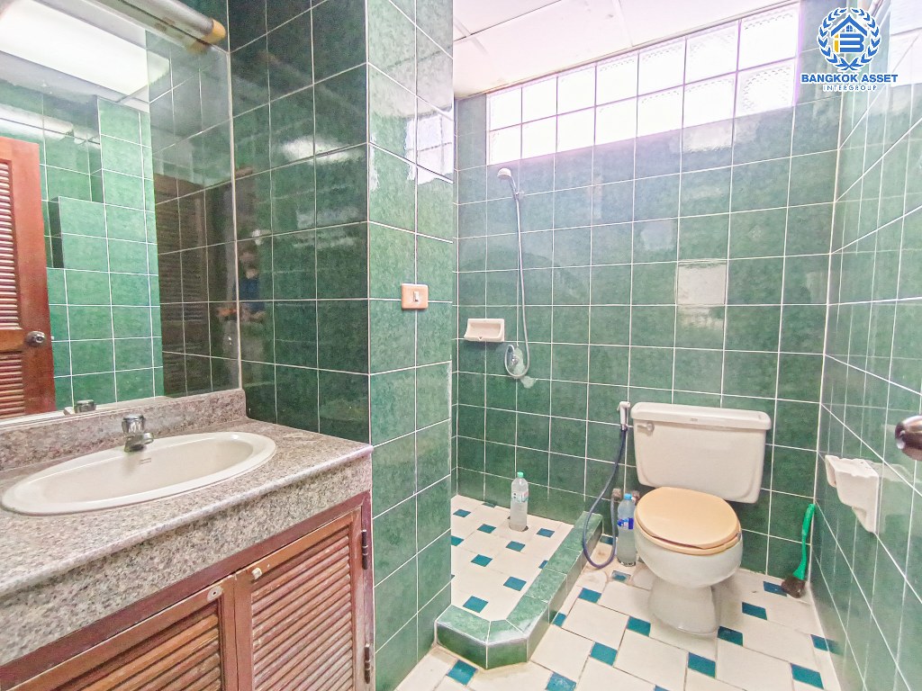 *****อาคารพาณิชย์ 4 ชั้นมือสอง ซอย บจก.โรจน์ไพบูลย์อีคิ๊ปเม้น สิรินธร เนื้อที่ 40 ตร.ว. ฟังก์ชัน 4 ห้องนอน 4 ห้องน้ำ 2 ที่จอดรถ เหมาะสำหรับอยู่อาศัย หรือทำ Home Office โครงการบนทำเลเดินทางสะดวก เชื่อมต่อถนนราชวิถี ถนนจรัญสนิทวงศ์ ถนนสมเด็จพระปิ่นเกล้า ใกล้จุดขึ้นทางด่วน "ศรีรัช"