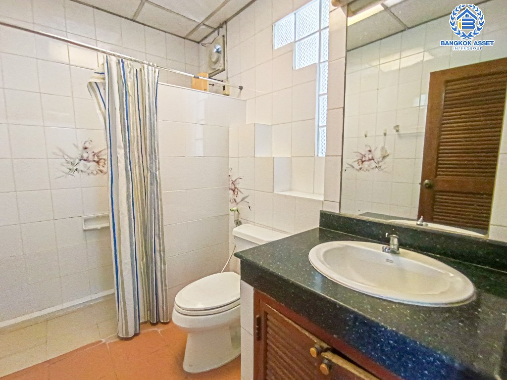 *****อาคารพาณิชย์ 4 ชั้นมือสอง ซอย บจก.โรจน์ไพบูลย์อีคิ๊ปเม้น สิรินธร เนื้อที่ 40 ตร.ว. ฟังก์ชัน 4 ห้องนอน 4 ห้องน้ำ 2 ที่จอดรถ เหมาะสำหรับอยู่อาศัย หรือทำ Home Office โครงการบนทำเลเดินทางสะดวก เชื่อมต่อถนนราชวิถี ถนนจรัญสนิทวงศ์ ถนนสมเด็จพระปิ่นเกล้า ใกล้จุดขึ้นทางด่วน "ศรีรัช"