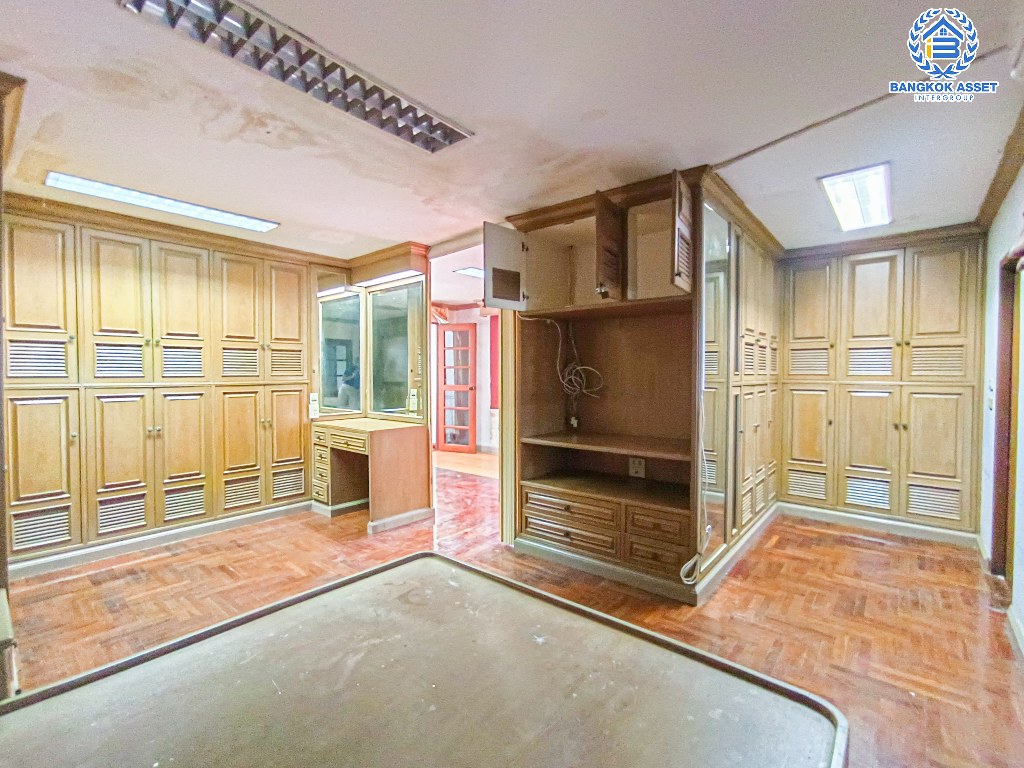 *****อาคารพาณิชย์ 4 ชั้นมือสอง ซอย บจก.โรจน์ไพบูลย์อีคิ๊ปเม้น สิรินธร เนื้อที่ 40 ตร.ว. ฟังก์ชัน 4 ห้องนอน 4 ห้องน้ำ 2 ที่จอดรถ เหมาะสำหรับอยู่อาศัย หรือทำ Home Office โครงการบนทำเลเดินทางสะดวก เชื่อมต่อถนนราชวิถี ถนนจรัญสนิทวงศ์ ถนนสมเด็จพระปิ่นเกล้า ใกล้จุดขึ้นทางด่วน "ศรีรัช"