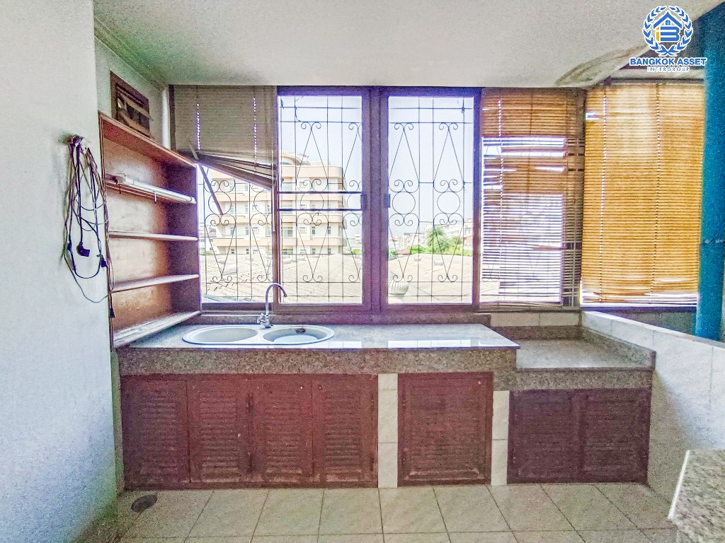 *****อาคารพาณิชย์ 4 ชั้นมือสอง ซอย บจก.โรจน์ไพบูลย์อีคิ๊ปเม้น สิรินธร เนื้อที่ 40 ตร.ว. ฟังก์ชัน 4 ห้องนอน 4 ห้องน้ำ 2 ที่จอดรถ เหมาะสำหรับอยู่อาศัย หรือทำ Home Office โครงการบนทำเลเดินทางสะดวก เชื่อมต่อถนนราชวิถี ถนนจรัญสนิทวงศ์ ถนนสมเด็จพระปิ่นเกล้า ใกล้จุดขึ้นทางด่วน "ศรีรัช"