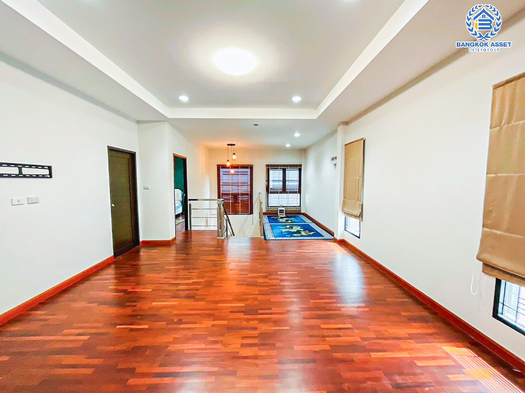 *****บ้านเดี่ยวมือสอง โครงการ แฟมิลี่ เพลส พุทธมณฑลสาย2 เนื้อที่ 60 ตร.ว. ฟังก์ชัน 4 ห้องนอน 3 ห้องน้ำ 2 ที่จอดรถ บ้านสภาพดีเยี่ยม พร้อมเข้าอยู่ โครงการบนทำเลดี เข้า-ออกได้ทั้งถนนเพชรเกษม ถนนพุทธมณฑลสาย2 ถนนสิรินธร ใกล้ห้างสรรพสินค้าเดอะมอลล์ บางแค เชื่อมต่อรถไฟฟ้าสายสีน้ำเงิน "สถานีหลักสอง"