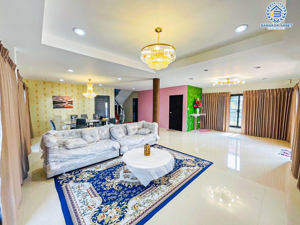 *****บ้านเดี่ยวมือสอง โครงการ แฟมิลี่ เพลส พุทธมณฑลสาย2 เนื้อที่ 60 ตร.ว. ฟังก์ชัน 4 ห้องนอน 3 ห้องน้ำ 2 ที่จอดรถ บ้านสภาพดีเยี่ยม พร้อมเข้าอยู่ โครงการบนทำเลดี เข้า-ออกได้ทั้งถนนเพชรเกษม ถนนพุทธมณฑลสาย2 ถนนสิรินธร ใกล้ห้างสรรพสินค้าเดอะมอลล์ บางแค เชื่อมต่อรถไฟฟ้าสายสีน้ำเงิน "สถานีหลักสอง"