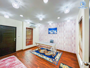 *****บ้านเดี่ยวมือสอง โครงการ แฟมิลี่ เพลส พุทธมณฑลสาย2 เนื้อที่ 60 ตร.ว. ฟังก์ชัน 4 ห้องนอน 3 ห้องน้ำ 2 ที่จอดรถ บ้านสภาพดีเยี่ยม พร้อมเข้าอยู่ โครงการบนทำเลดี เข้า-ออกได้ทั้งถนนเพชรเกษม ถนนพุทธมณฑลสาย2 ถนนสิรินธร ใกล้ห้างสรรพสินค้าเดอะมอลล์ บางแค เชื่อมต่อรถไฟฟ้าสายสีน้ำเงิน "สถานีหลักสอง"