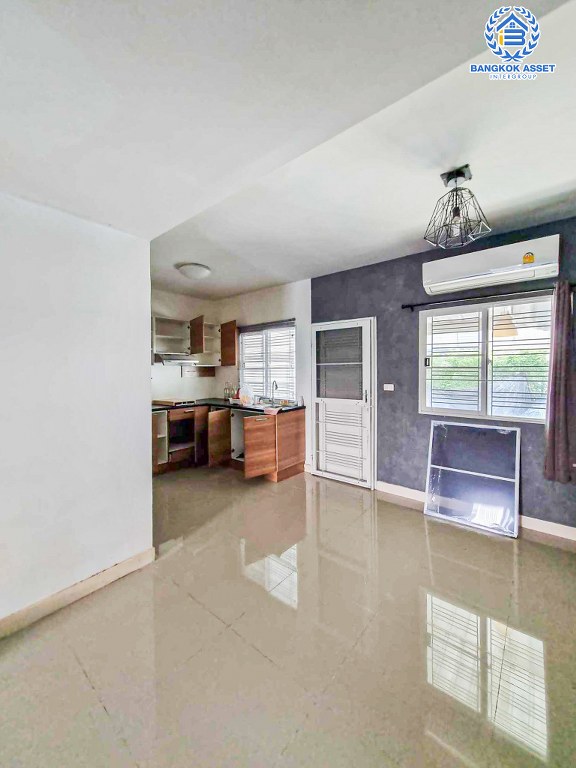 *****ทาวน์เฮ้าส์มือสอง โครงการ พฤกษาวิลล์69 กาญจนาฯ-ลาดปลาดุก เนื้อที่ 26.60 ตร.ว. ฟังก์ชัน 3 ห้องนอน 2 ห้องน้ำ บ้านปรับปรุงใหม่สภาพเยี่ยม โครงการบนทำเลดี เชื่อมต่อถนนกาญจนาภิเษก ถนนบางกรวย-ไทรน้อย ซอยวัดลาดปลาดุก ใกล้รถไฟฟ้าสายสีม่วง "สถานีคลองบางไผ่" และจุดขึ้นทางด่วน "กาญจนาภิเษก"