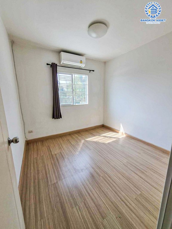 *****ทาวน์เฮ้าส์มือสอง โครงการ พฤกษาวิลล์69 กาญจนาฯ-ลาดปลาดุก เนื้อที่ 26.60 ตร.ว. ฟังก์ชัน 3 ห้องนอน 2 ห้องน้ำ บ้านปรับปรุงใหม่สภาพเยี่ยม โครงการบนทำเลดี เชื่อมต่อถนนกาญจนาภิเษก ถนนบางกรวย-ไทรน้อย ซอยวัดลาดปลาดุก ใกล้รถไฟฟ้าสายสีม่วง "สถานีคลองบางไผ่" และจุดขึ้นทางด่วน "กาญจนาภิเษก"