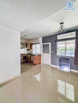 *****ทาวน์เฮ้าส์มือสอง โครงการ พฤกษาวิลล์69 กาญจนาฯ-ลาดปลาดุก เนื้อที่ 26.60 ตร.ว. ฟังก์ชัน 3 ห้องนอน 2 ห้องน้ำ บ้านปรับปรุงใหม่สภาพเยี่ยม โครงการบนทำเลดี เชื่อมต่อถนนกาญจนาภิเษก ถนนบางกรวย-ไทรน้อย ซอยวัดลาดปลาดุก ใกล้รถไฟฟ้าสายสีม่วง "สถานีคลองบางไผ่" และจุดขึ้นทางด่วน "กาญจนาภิเษก"