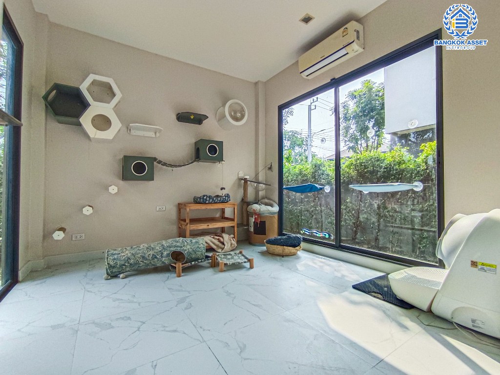 *****บ้านเดี่ยวมือสอง โครงการ เวนิว ไอดี เวสต์เกต เนื้อที่ 63.90 ตร.ว. ฟังก์ชัน 5 ห้องนอน 4 ห้องน้ำ 2 ที่จอดรถ บ้านเหมือนใหม่ Furnished ให้ครบ พร้อมเข้าอยู่ โครงการบนทำเลเชื่อมต่อถนนกาญจนาภิเษก ถนนเลียบคลองประปา ถนนรัตนาธิเบศร์ ใกล้ห้างสรรพสินค้าเซ็นทรัลเวสต์เกต อิเกีย บางใหญ่ และจุดขึ้นทางด่วน "ศรีรัช"