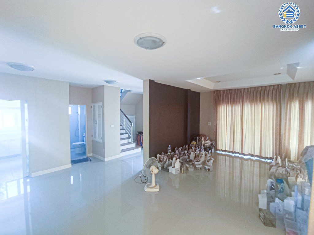 *****บ้านเดี่ยวมือสอง โครงการ เดอะเซนโทร รัตนาธิเบศร์ เนื้อที่ 56.20 ตร.ว. ฟังก์ชัน 3 ห้องนอน 3 ห้องน้ำ 2 ที่จอดรถ บ้านสภาพดีเยี่ยม พร้อมเข้าอยู่ บนทำเลเดินทางสะดวก เชื่อมต่อถนนกาญจนาภิเษก ถนนรัตนาธิเบศร์ ถนนบางกรวย-ไทรน้อย ใกล้รถไฟฟ้าสายสีม่วง "สถานีบางพลู" และจุดขึ้นทางด่วน "งามวงศ์วาน"