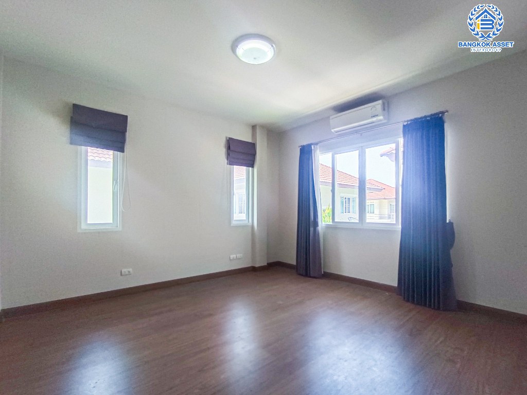 *****บ้านเดี่ยวมือสอง โครงการ เดอะเซนโทร รัตนาธิเบศร์ เนื้อที่ 56.20 ตร.ว. ฟังก์ชัน 3 ห้องนอน 3 ห้องน้ำ 2 ที่จอดรถ บ้านสภาพดีเยี่ยม พร้อมเข้าอยู่ บนทำเลเดินทางสะดวก เชื่อมต่อถนนกาญจนาภิเษก ถนนรัตนาธิเบศร์ ถนนบางกรวย-ไทรน้อย ใกล้รถไฟฟ้าสายสีม่วง "สถานีบางพลู" และจุดขึ้นทางด่วน "งามวงศ์วาน"