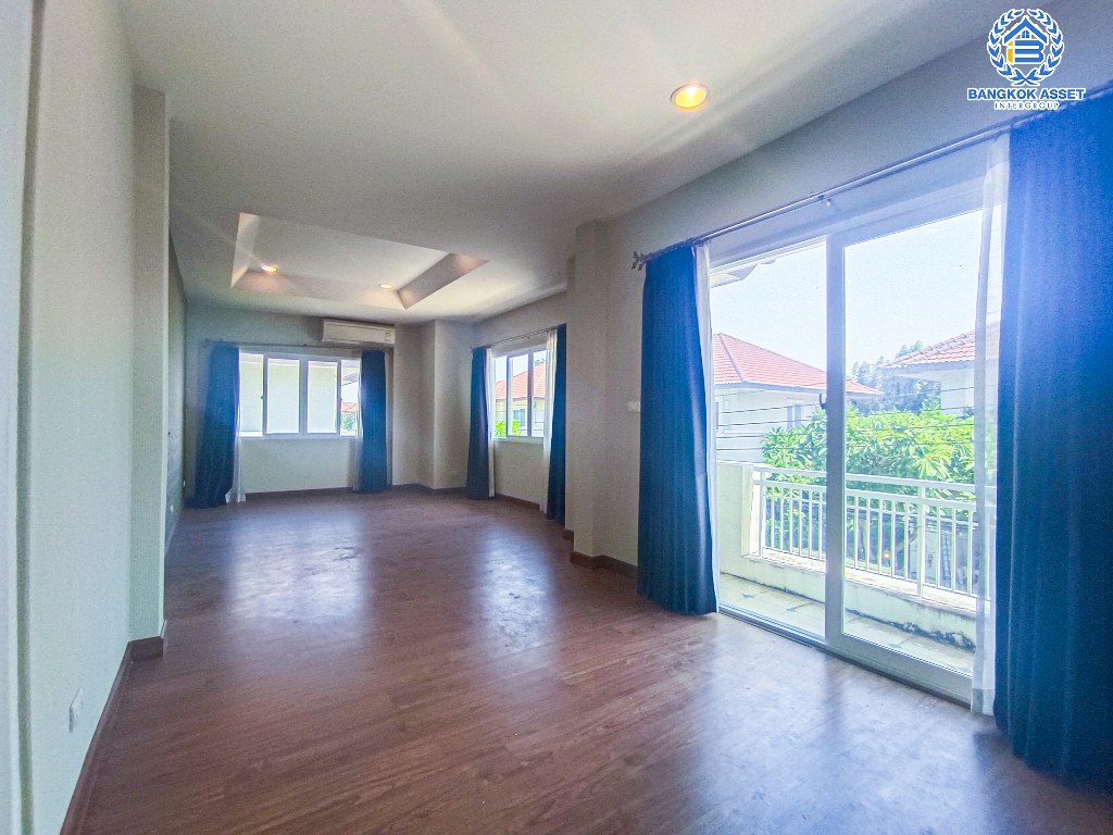 *****บ้านเดี่ยวมือสอง โครงการ เดอะเซนโทร รัตนาธิเบศร์ เนื้อที่ 56.20 ตร.ว. ฟังก์ชัน 3 ห้องนอน 3 ห้องน้ำ 2 ที่จอดรถ บ้านสภาพดีเยี่ยม พร้อมเข้าอยู่ บนทำเลเดินทางสะดวก เชื่อมต่อถนนกาญจนาภิเษก ถนนรัตนาธิเบศร์ ถนนบางกรวย-ไทรน้อย ใกล้รถไฟฟ้าสายสีม่วง "สถานีบางพลู" และจุดขึ้นทางด่วน "งามวงศ์วาน"