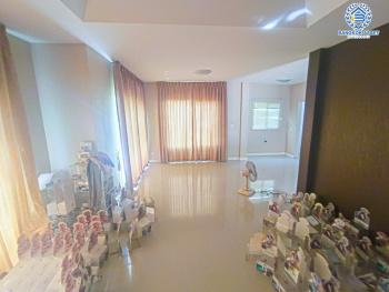 *****บ้านเดี่ยวมือสอง โครงการ เดอะเซนโทร รัตนาธิเบศร์ เนื้อที่ 56.20 ตร.ว. ฟังก์ชัน 3 ห้องนอน 3 ห้องน้ำ 2 ที่จอดรถ บ้านสภาพดีเยี่ยม พร้อมเข้าอยู่ บนทำเลเดินทางสะดวก เชื่อมต่อถนนกาญจนาภิเษก ถนนรัตนาธิเบศร์ ถนนบางกรวย-ไทรน้อย ใกล้รถไฟฟ้าสายสีม่วง "สถานีบางพลู" และจุดขึ้นทางด่วน "งามวงศ์วาน"