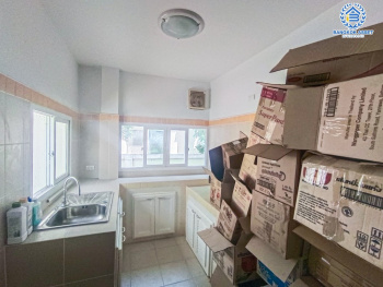 *****บ้านเดี่ยวมือสอง โครงการ เดอะเซนโทร รัตนาธิเบศร์ เนื้อที่ 56.20 ตร.ว. ฟังก์ชัน 3 ห้องนอน 3 ห้องน้ำ 2 ที่จอดรถ บ้านสภาพดีเยี่ยม พร้อมเข้าอยู่ บนทำเลเดินทางสะดวก เชื่อมต่อถนนกาญจนาภิเษก ถนนรัตนาธิเบศร์ ถนนบางกรวย-ไทรน้อย ใกล้รถไฟฟ้าสายสีม่วง "สถานีบางพลู" และจุดขึ้นทางด่วน "งามวงศ์วาน"