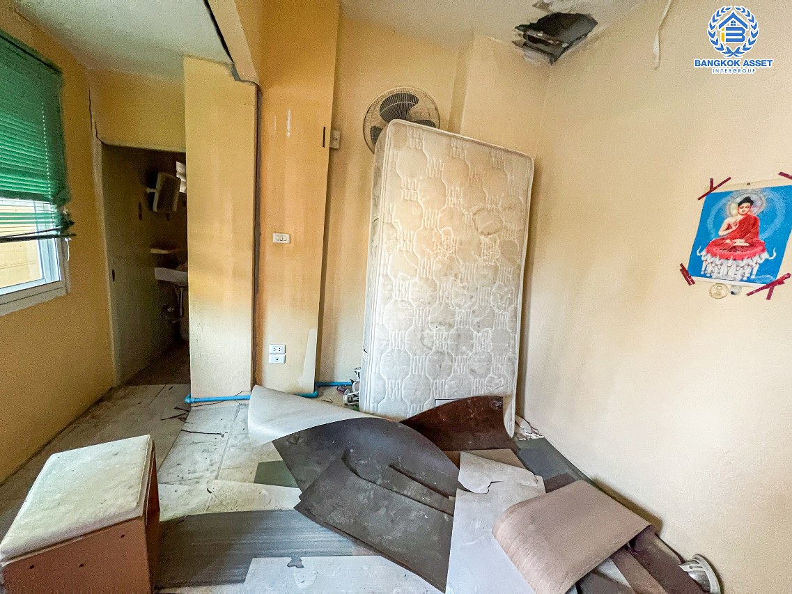 *****บ้านเดี่ยวมือสองนนทบุรี โครงการ ชิชากร แก้วอินทร์ หลังมุม เนื้อที่กว้างขวางถึง 80 ตร.ว. ฟังก์ชัน 3 ห้องนอน 4 ห้องน้ำ 2 ที่จอดรถ บ้านอยู่ระหว่างรีโนเวทใหม่ บนทำเลเดินทางสะดวก เชื่อมต่อถนนกาญจนาภิเษก, ถนนรัตนาธิเบศร์ ใกล้รถไฟฟ้าสายสีม่วง "สถานีตลาดบางใหญ่" เพียง 10 นาที !