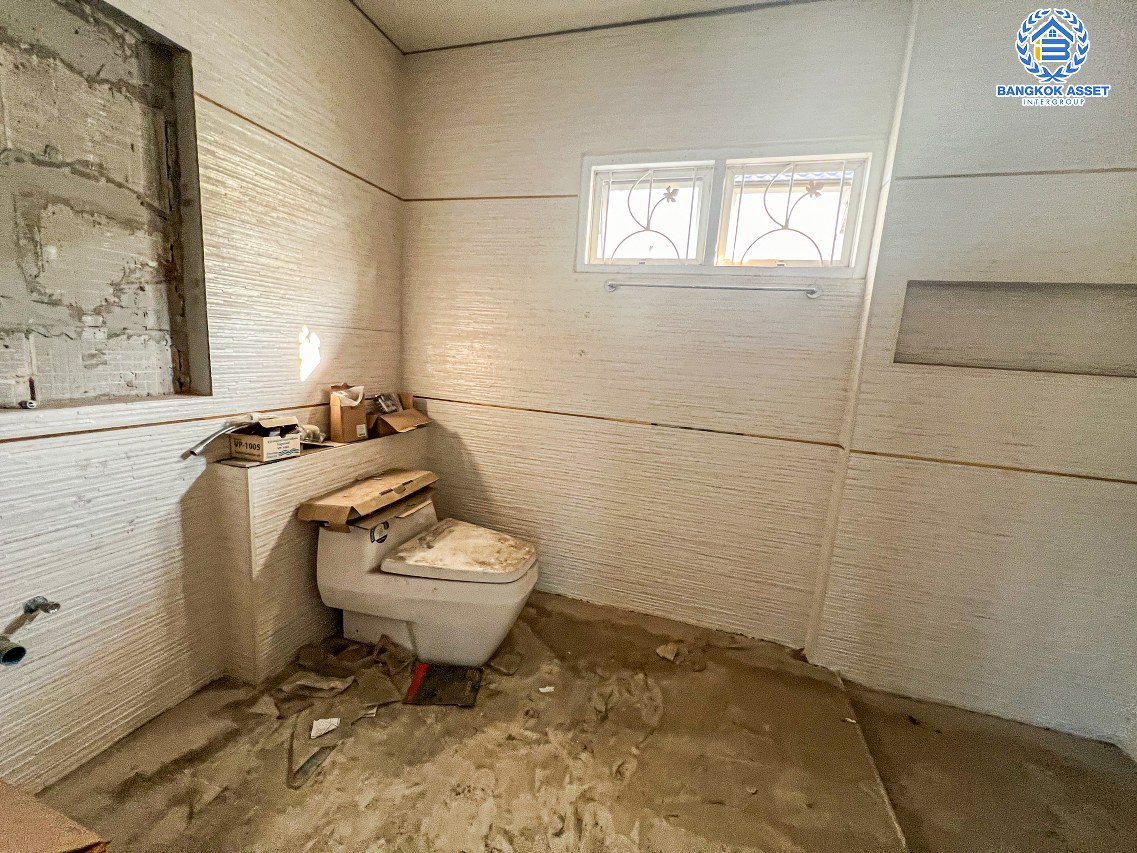 *****บ้านเดี่ยวมือสองนนทบุรี โครงการ ชิชากร แก้วอินทร์ หลังมุม เนื้อที่กว้างขวางถึง 80 ตร.ว. ฟังก์ชัน 3 ห้องนอน 4 ห้องน้ำ 2 ที่จอดรถ บ้านอยู่ระหว่างรีโนเวทใหม่ บนทำเลเดินทางสะดวก เชื่อมต่อถนนกาญจนาภิเษก, ถนนรัตนาธิเบศร์ ใกล้รถไฟฟ้าสายสีม่วง "สถานีตลาดบางใหญ่" เพียง 10 นาที !