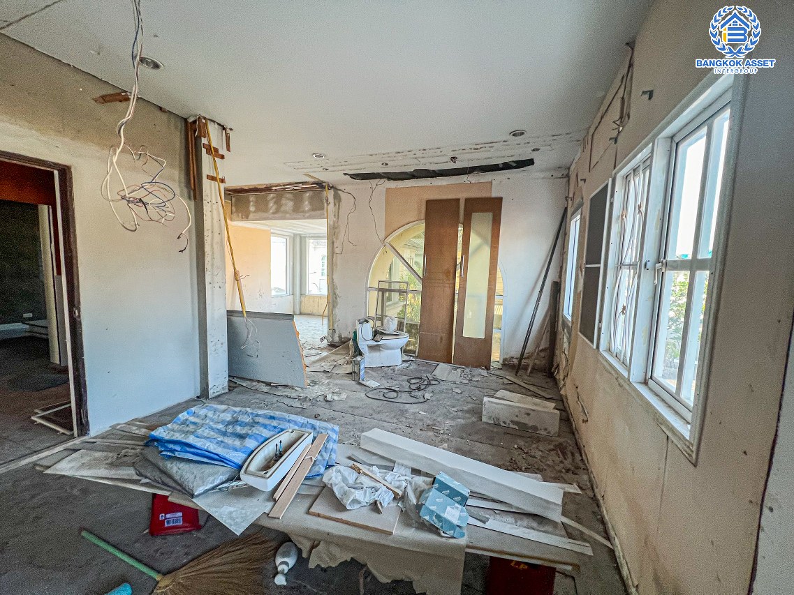 *****บ้านเดี่ยวมือสองนนทบุรี โครงการ ชิชากร แก้วอินทร์ หลังมุม เนื้อที่กว้างขวางถึง 80 ตร.ว. ฟังก์ชัน 3 ห้องนอน 4 ห้องน้ำ 2 ที่จอดรถ บ้านอยู่ระหว่างรีโนเวทใหม่ บนทำเลเดินทางสะดวก เชื่อมต่อถนนกาญจนาภิเษก, ถนนรัตนาธิเบศร์ ใกล้รถไฟฟ้าสายสีม่วง "สถานีตลาดบางใหญ่" เพียง 10 นาที !