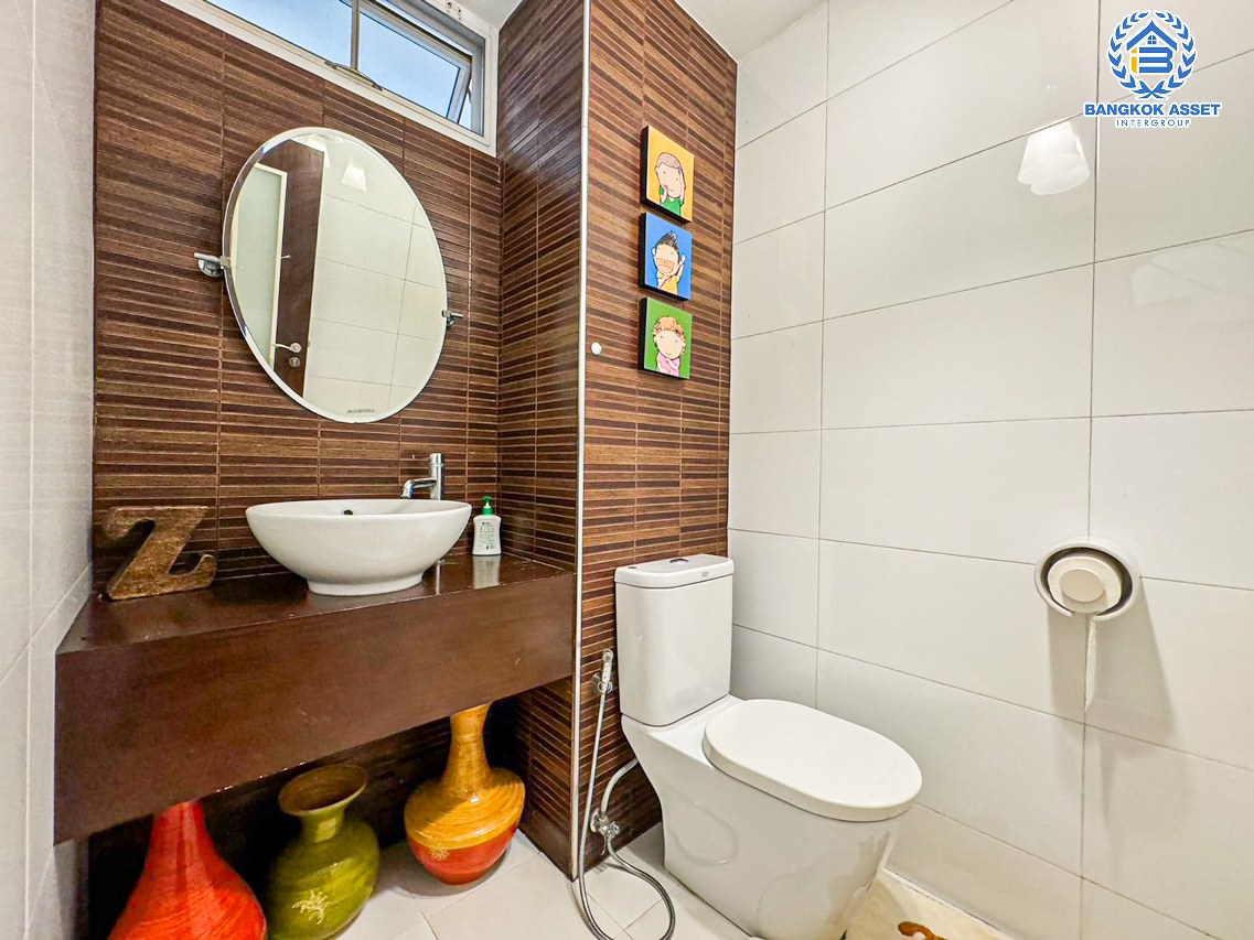 *****บ้านเดี่ยวมือสองกรุงเทพมหานคร โครงการ อารียา ชบา นวลจันทร์56 เนื้อที่กว้าง 61.7 ตร.ว. ฟังก์ชัน 2 ห้องนอน 3 ห้องน้ำ 2 ที่จอดรถ บ้านหลังใหญ่ หน้าบ้านเป็นสวนส่วนกลาง บนทำเลเดินทางสะดวก เชื่อมต่อถนนรามอินทรา, ถนนประเสริฐมนูกิจ, ถนนนวมินทร์ ใกล้จุดขึ้นทางด่วน "ฉลองรัช" จองเลย!