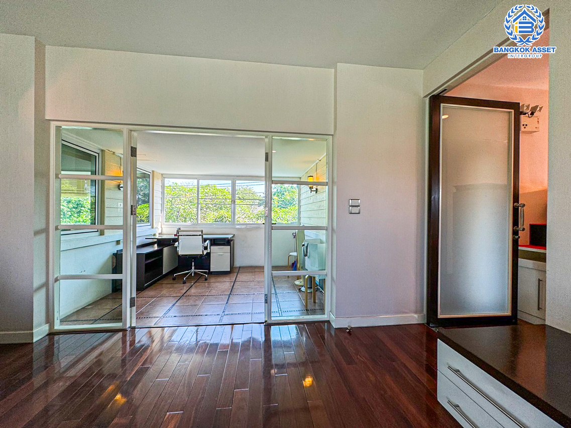 *****บ้านเดี่ยวมือสองกรุงเทพมหานคร โครงการ อารียา ชบา นวลจันทร์56 เนื้อที่กว้าง 61.7 ตร.ว. ฟังก์ชัน 2 ห้องนอน 3 ห้องน้ำ 2 ที่จอดรถ บ้านหลังใหญ่ หน้าบ้านเป็นสวนส่วนกลาง บนทำเลเดินทางสะดวก เชื่อมต่อถนนรามอินทรา, ถนนประเสริฐมนูกิจ, ถนนนวมินทร์ ใกล้จุดขึ้นทางด่วน "ฉลองรัช" จองเลย!