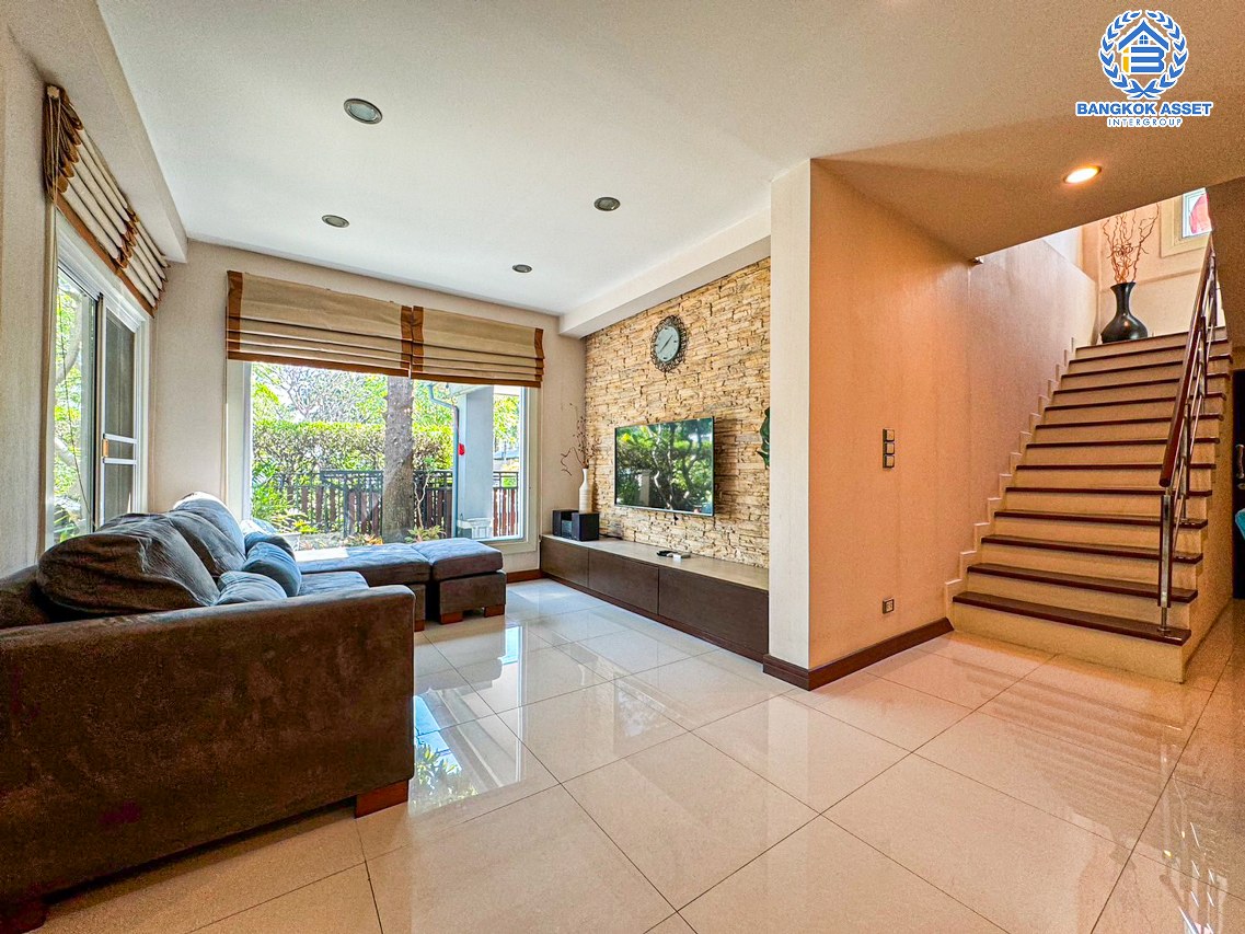 *****บ้านเดี่ยวมือสองกรุงเทพมหานคร โครงการ อารียา ชบา นวลจันทร์56 เนื้อที่กว้าง 61.7 ตร.ว. ฟังก์ชัน 2 ห้องนอน 3 ห้องน้ำ 2 ที่จอดรถ บ้านหลังใหญ่ หน้าบ้านเป็นสวนส่วนกลาง บนทำเลเดินทางสะดวก เชื่อมต่อถนนรามอินทรา, ถนนประเสริฐมนูกิจ, ถนนนวมินทร์ ใกล้จุดขึ้นทางด่วน "ฉลองรัช" จองเลย!