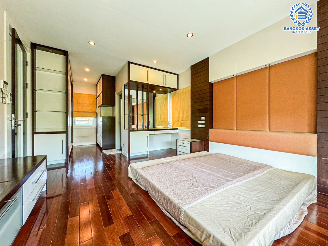 *****บ้านเดี่ยวมือสองกรุงเทพมหานคร โครงการ อารียา ชบา นวลจันทร์56 เนื้อที่กว้าง 61.7 ตร.ว. ฟังก์ชัน 2 ห้องนอน 3 ห้องน้ำ 2 ที่จอดรถ บ้านหลังใหญ่ หน้าบ้านเป็นสวนส่วนกลาง บนทำเลเดินทางสะดวก เชื่อมต่อถนนรามอินทรา, ถนนประเสริฐมนูกิจ, ถนนนวมินทร์ ใกล้จุดขึ้นทางด่วน "ฉลองรัช" จองเลย!