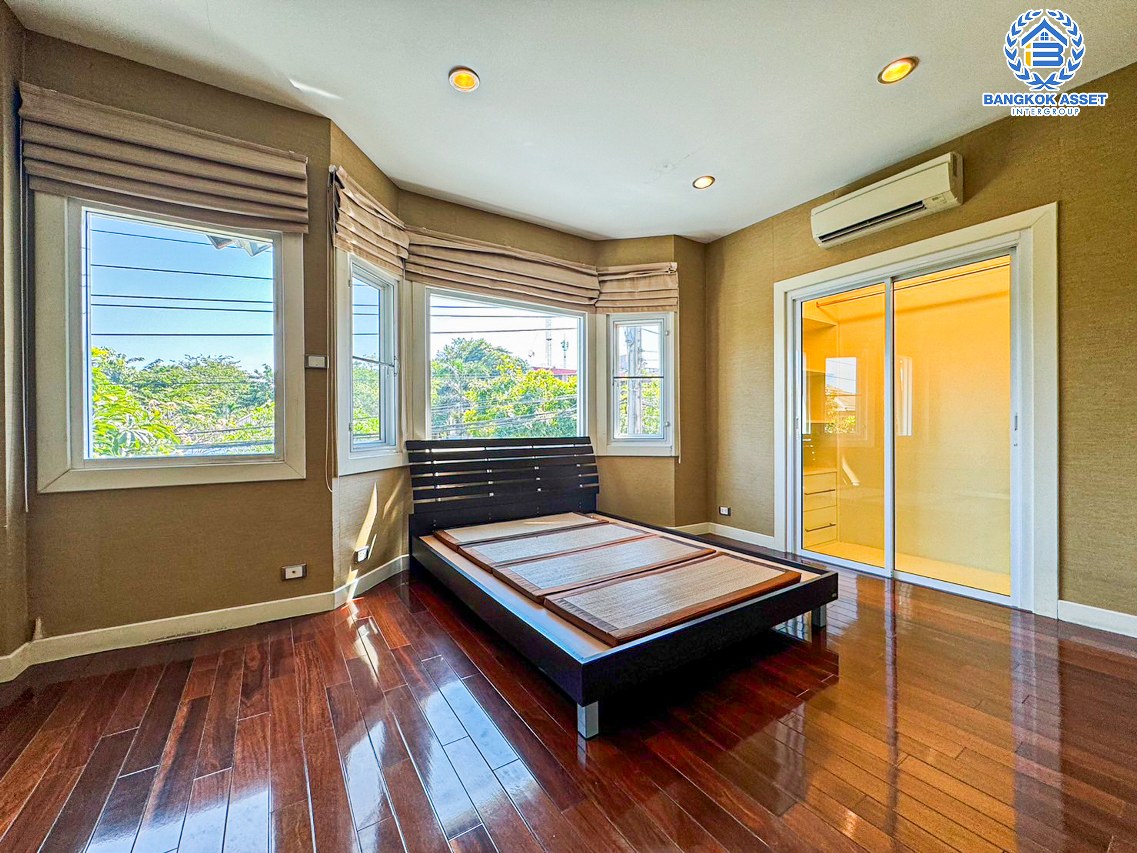 *****บ้านเดี่ยวมือสองกรุงเทพมหานคร โครงการ อารียา ชบา นวลจันทร์56 เนื้อที่กว้าง 61.7 ตร.ว. ฟังก์ชัน 2 ห้องนอน 3 ห้องน้ำ 2 ที่จอดรถ บ้านหลังใหญ่ หน้าบ้านเป็นสวนส่วนกลาง บนทำเลเดินทางสะดวก เชื่อมต่อถนนรามอินทรา, ถนนประเสริฐมนูกิจ, ถนนนวมินทร์ ใกล้จุดขึ้นทางด่วน "ฉลองรัช" จองเลย!