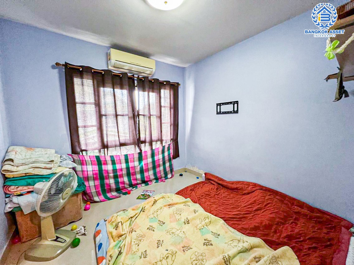 *****บ้านแฝดมือสองนนทบุรี โครงการ พฤกษา19 กาญจนาภิเษก เนื้อที่กว้าง 35 ตร.ว. ฟังก์ชัน 3 ห้องนอน 2 ห้องน้ำ 3 ที่จอดรถ บ้านกว้าง ภายในสภาพดี บนทำเลเดินทางสะดวก เชื่อมต่อถนนกาญจนาภิเษก, ถนนรัตนาธิเบศร์, ถนนราชพฤกษ์ ใกล้เซ็นทรัลเวสต์เกต และรถไฟฟ้าสายสีม่วง "สถานีคลองบางไผ่"