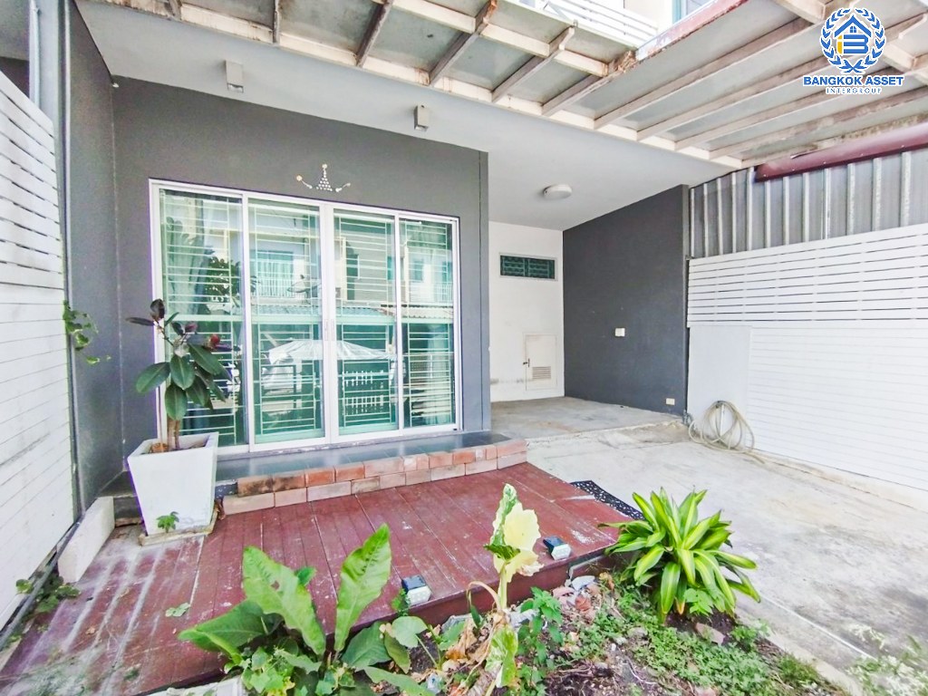 *****ทาวน์เฮ้าส์มือสอง โครงการ เดอะคอนเนค อ่อนนุช2 เนื้อที่ 18.20 ตร.ว. ฟังก์ชัน 3 ห้องนอน 2 ห้องน้ำ บ้านสภาพดีเยี่ยม บรรยากาศเป็นส่วนตัว บนทำเลเมือง รายล้อมด้วยสิ่งอำนวยความสะดวก เชื่อมต่อถนนอ่อนนุช ถนนตัดใหม่ ถนนลาดกระบัง ใกล้โรบินสัน ไลฟ์สไตล์ ลาดกระบัง