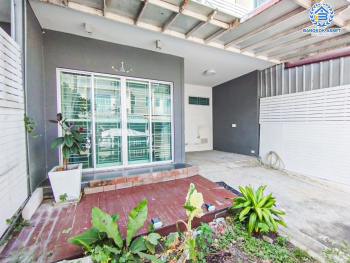 *****ทาวน์เฮ้าส์มือสอง โครงการ เดอะคอนเนค อ่อนนุช2 เนื้อที่ 18.20 ตร.ว. ฟังก์ชัน 3 ห้องนอน 2 ห้องน้ำ บ้านสภาพดีเยี่ยม บรรยากาศเป็นส่วนตัว บนทำเลเมือง รายล้อมด้วยสิ่งอำนวยความสะดวก เชื่อมต่อถนนอ่อนนุช ถนนตัดใหม่ ถนนลาดกระบัง ใกล้โรบินสัน ไลฟ์สไตล์ ลาดกระบัง