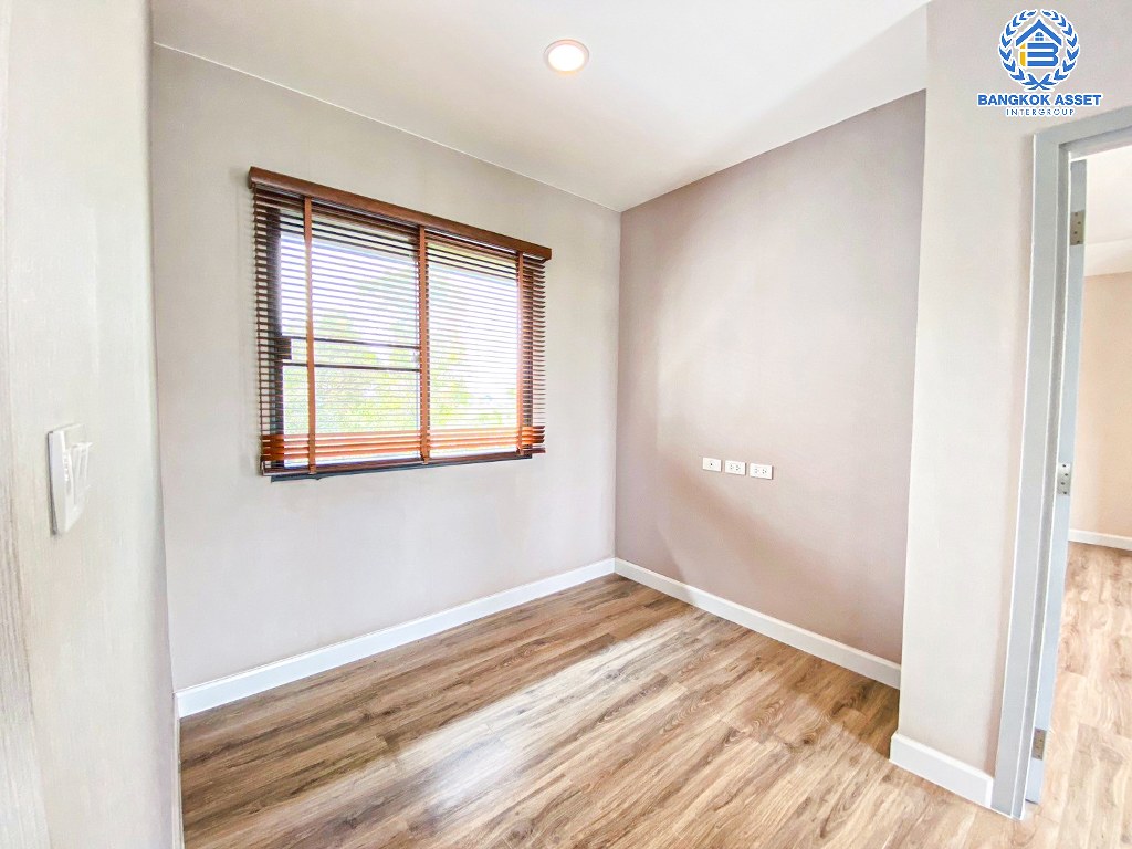 *****บ้านเดี่ยวมือสอง โครงการ Pave รามอินทรา-วงแหวน หลังมุม จากแบรนด์ SC Asset เนื้อที่ 71.50 ตร.ว. ฟังก์ชัน 4 ห้องนอน 3 ห้องน้ำ 2 ที่จอดรถ โครงการบนทำเลเดินทางสะดวก เชื่อมต่อถนนวงแหวนรอบนอก(ตะวันออก) ถนนรามอินทรา ถนนเกษตรนวมินทร์ ใกล้รถไฟฟ้าสายสีชมพู "สถานีคู้บอน" และจุดขึ้นทางด่วน "ฉลองรัช"