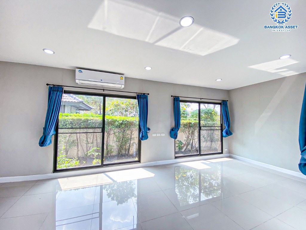 *****บ้านเดี่ยวมือสอง โครงการ Pave รามอินทรา-วงแหวน หลังมุม จากแบรนด์ SC Asset เนื้อที่ 71.50 ตร.ว. ฟังก์ชัน 4 ห้องนอน 3 ห้องน้ำ 2 ที่จอดรถ โครงการบนทำเลเดินทางสะดวก เชื่อมต่อถนนวงแหวนรอบนอก(ตะวันออก) ถนนรามอินทรา ถนนเกษตรนวมินทร์ ใกล้รถไฟฟ้าสายสีชมพู "สถานีคู้บอน" และจุดขึ้นทางด่วน "ฉลองรัช"