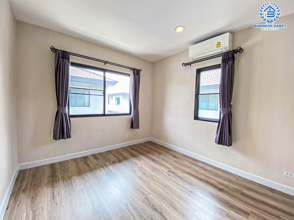 *****บ้านเดี่ยวมือสอง โครงการ Pave รามอินทรา-วงแหวน หลังมุม จากแบรนด์ SC Asset เนื้อที่ 71.50 ตร.ว. ฟังก์ชัน 4 ห้องนอน 3 ห้องน้ำ 2 ที่จอดรถ โครงการบนทำเลเดินทางสะดวก เชื่อมต่อถนนวงแหวนรอบนอก(ตะวันออก) ถนนรามอินทรา ถนนเกษตรนวมินทร์ ใกล้รถไฟฟ้าสายสีชมพู "สถานีคู้บอน" และจุดขึ้นทางด่วน "ฉลองรัช"