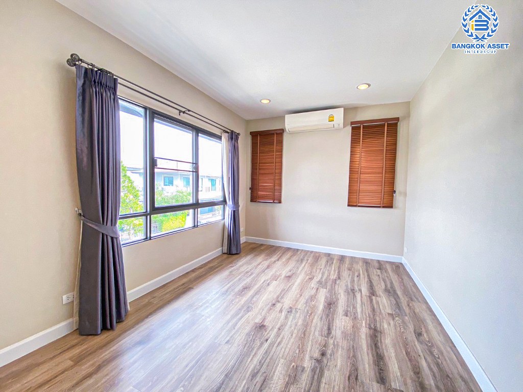 *****บ้านเดี่ยวมือสอง โครงการ Pave รามอินทรา-วงแหวน หลังมุม จากแบรนด์ SC Asset เนื้อที่ 71.50 ตร.ว. ฟังก์ชัน 4 ห้องนอน 3 ห้องน้ำ 2 ที่จอดรถ โครงการบนทำเลเดินทางสะดวก เชื่อมต่อถนนวงแหวนรอบนอก(ตะวันออก) ถนนรามอินทรา ถนนเกษตรนวมินทร์ ใกล้รถไฟฟ้าสายสีชมพู "สถานีคู้บอน" และจุดขึ้นทางด่วน "ฉลองรัช"