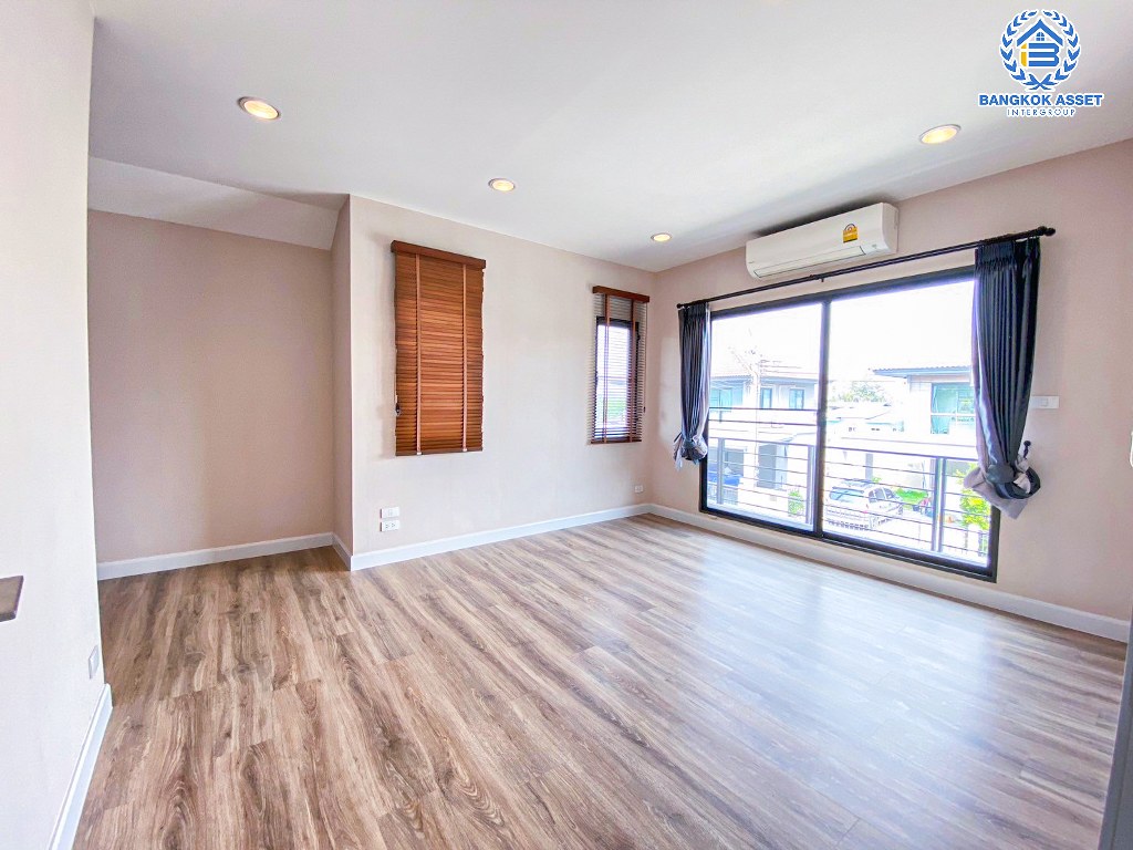 *****บ้านเดี่ยวมือสอง โครงการ Pave รามอินทรา-วงแหวน หลังมุม จากแบรนด์ SC Asset เนื้อที่ 71.50 ตร.ว. ฟังก์ชัน 4 ห้องนอน 3 ห้องน้ำ 2 ที่จอดรถ โครงการบนทำเลเดินทางสะดวก เชื่อมต่อถนนวงแหวนรอบนอก(ตะวันออก) ถนนรามอินทรา ถนนเกษตรนวมินทร์ ใกล้รถไฟฟ้าสายสีชมพู "สถานีคู้บอน" และจุดขึ้นทางด่วน "ฉลองรัช"