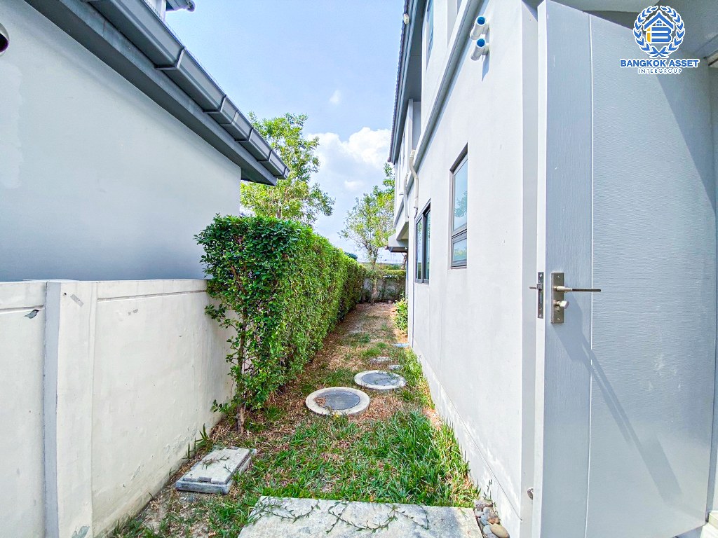 *****บ้านเดี่ยวมือสอง โครงการ Pave รามอินทรา-วงแหวน หลังมุม จากแบรนด์ SC Asset เนื้อที่ 71.50 ตร.ว. ฟังก์ชัน 4 ห้องนอน 3 ห้องน้ำ 2 ที่จอดรถ โครงการบนทำเลเดินทางสะดวก เชื่อมต่อถนนวงแหวนรอบนอก(ตะวันออก) ถนนรามอินทรา ถนนเกษตรนวมินทร์ ใกล้รถไฟฟ้าสายสีชมพู "สถานีคู้บอน" และจุดขึ้นทางด่วน "ฉลองรัช"