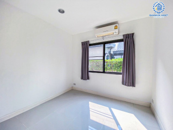 *****บ้านเดี่ยวมือสอง โครงการ Pave รามอินทรา-วงแหวน หลังมุม จากแบรนด์ SC Asset เนื้อที่ 71.50 ตร.ว. ฟังก์ชัน 4 ห้องนอน 3 ห้องน้ำ 2 ที่จอดรถ โครงการบนทำเลเดินทางสะดวก เชื่อมต่อถนนวงแหวนรอบนอก(ตะวันออก) ถนนรามอินทรา ถนนเกษตรนวมินทร์ ใกล้รถไฟฟ้าสายสีชมพู "สถานีคู้บอน" และจุดขึ้นทางด่วน "ฉลองรัช"