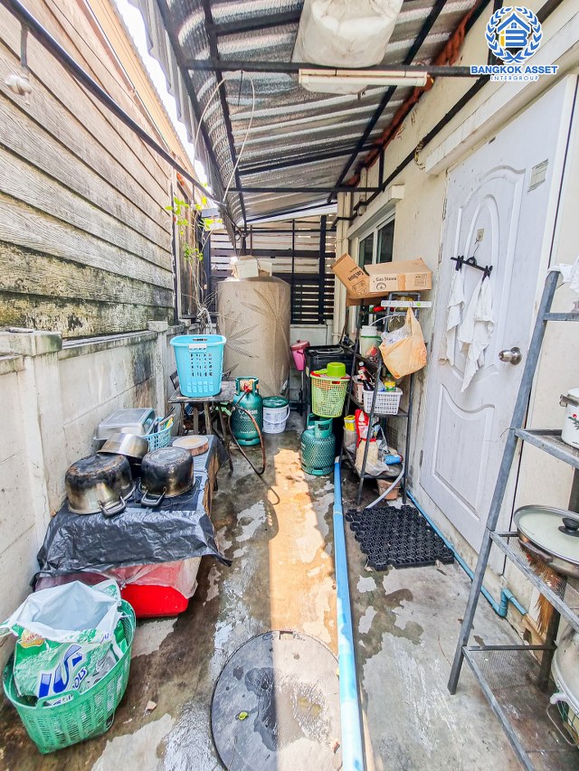 *****ทาวน์เฮ้าส์มือสองนนทบุรี โครงการ แกรนด์พลีโน่ รัตนาธิเบศร์ หลังมุม เนื้อที่กว้างเกือบ 25 ตร.ว. ฟังก์ชัน 3 ห้องนอน 2 ห้องน้ำ 1 ที่จอดรถ บ้านอยู่ใกล้ส่วนกลางของหมู่บ้าน แถมฟรี! 2 เครื่องปรับอากาศ, 2 เครื่องทำน้ำอุ่น บนทำเลเดินทางสะดวก เชื่อมต่อถนนกาญจนาภิเษก, ถนนรัตนาธิเบศร์, ถนนราชพฤกษ์ ใกล้รถไฟฟ้าสายสีม่วง "สถานีบางพลู" และทางด่วน "ศรีรัช"