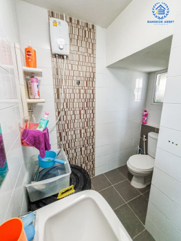 *****ทาวน์เฮ้าส์มือสองนนทบุรี โครงการ แกรนด์พลีโน่ รัตนาธิเบศร์ หลังมุม เนื้อที่กว้างเกือบ 25 ตร.ว. ฟังก์ชัน 3 ห้องนอน 2 ห้องน้ำ 1 ที่จอดรถ บ้านอยู่ใกล้ส่วนกลางของหมู่บ้าน แถมฟรี! 2 เครื่องปรับอากาศ, 2 เครื่องทำน้ำอุ่น บนทำเลเดินทางสะดวก เชื่อมต่อถนนกาญจนาภิเษก, ถนนรัตนาธิเบศร์, ถนนราชพฤกษ์ ใกล้รถไฟฟ้าสายสีม่วง "สถานีบางพลู" และทางด่วน "ศรีรัช"