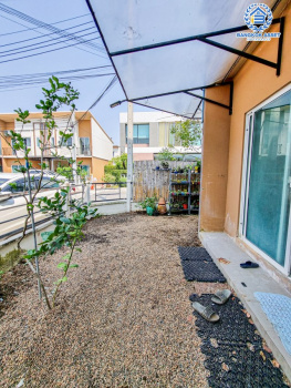 *****ทาวน์เฮ้าส์มือสองนนทบุรี โครงการ แกรนด์พลีโน่ รัตนาธิเบศร์ หลังมุม เนื้อที่กว้างเกือบ 25 ตร.ว. ฟังก์ชัน 3 ห้องนอน 2 ห้องน้ำ 1 ที่จอดรถ บ้านอยู่ใกล้ส่วนกลางของหมู่บ้าน แถมฟรี! 2 เครื่องปรับอากาศ, 2 เครื่องทำน้ำอุ่น บนทำเลเดินทางสะดวก เชื่อมต่อถนนกาญจนาภิเษก, ถนนรัตนาธิเบศร์, ถนนราชพฤกษ์ ใกล้รถไฟฟ้าสายสีม่วง "สถานีบางพลู" และทางด่วน "ศรีรัช"