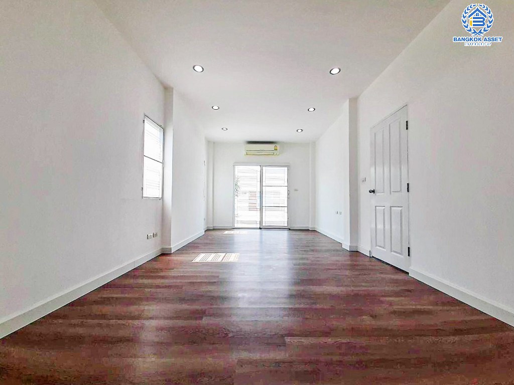 *****บ้านแฝดมือสอง โครงการ เดอะคลัสเตอร์วิลล์4 ราชพฤกษ์-สิรินธร เนื้อที่ 39.30 ตร.ว. ฟังก์ชัน 3 ห้องนอน 2 ห้องน้ำ 2 ที่จอดรถ บ้านแฝดพื้นที่ใช้สอยกว้าง ตกแต่งใหม่พร้อมอยู่ โครงการบนทำเลเดินทางสะดวก เชื่อมต่อถนนราชพฤกษ์ ถนนบรมราชชนนี ถนนสิรินธร ใกล้จุดขึ้นทางด่วน "ศรีรัช"