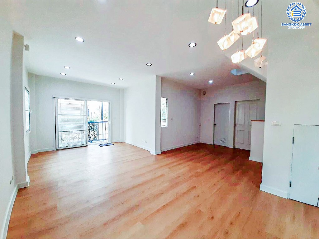 *****บ้านแฝดมือสอง โครงการ เดอะคลัสเตอร์วิลล์4 ราชพฤกษ์-สิรินธร เนื้อที่ 39.30 ตร.ว. ฟังก์ชัน 3 ห้องนอน 2 ห้องน้ำ 2 ที่จอดรถ บ้านแฝดพื้นที่ใช้สอยกว้าง ตกแต่งใหม่พร้อมอยู่ โครงการบนทำเลเดินทางสะดวก เชื่อมต่อถนนราชพฤกษ์ ถนนบรมราชชนนี ถนนสิรินธร ใกล้จุดขึ้นทางด่วน "ศรีรัช"