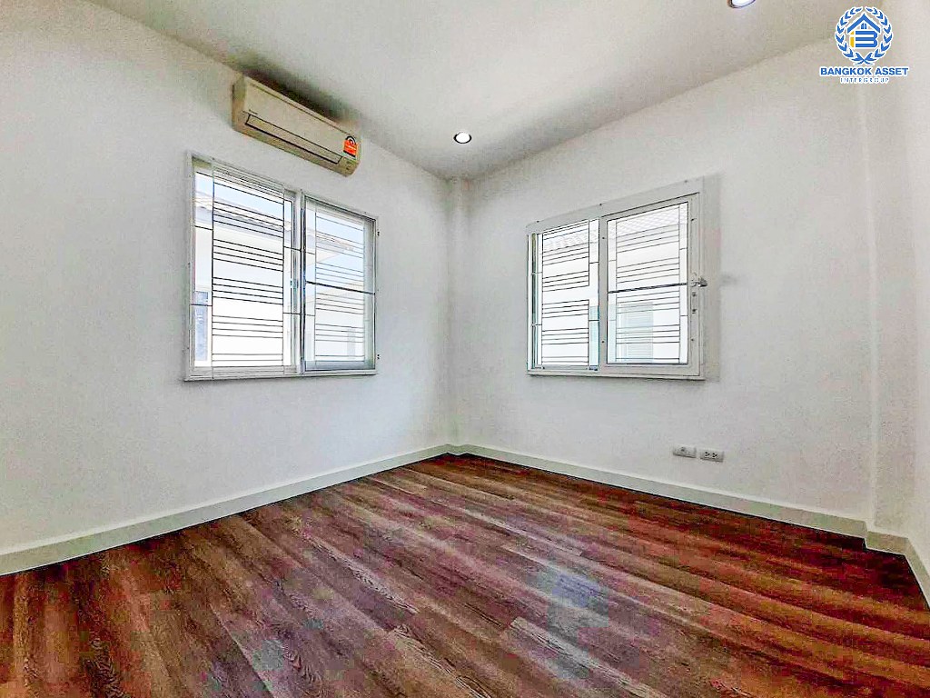 *****บ้านแฝดมือสอง โครงการ เดอะคลัสเตอร์วิลล์4 ราชพฤกษ์-สิรินธร เนื้อที่ 39.30 ตร.ว. ฟังก์ชัน 3 ห้องนอน 2 ห้องน้ำ 2 ที่จอดรถ บ้านแฝดพื้นที่ใช้สอยกว้าง ตกแต่งใหม่พร้อมอยู่ โครงการบนทำเลเดินทางสะดวก เชื่อมต่อถนนราชพฤกษ์ ถนนบรมราชชนนี ถนนสิรินธร ใกล้จุดขึ้นทางด่วน "ศรีรัช"