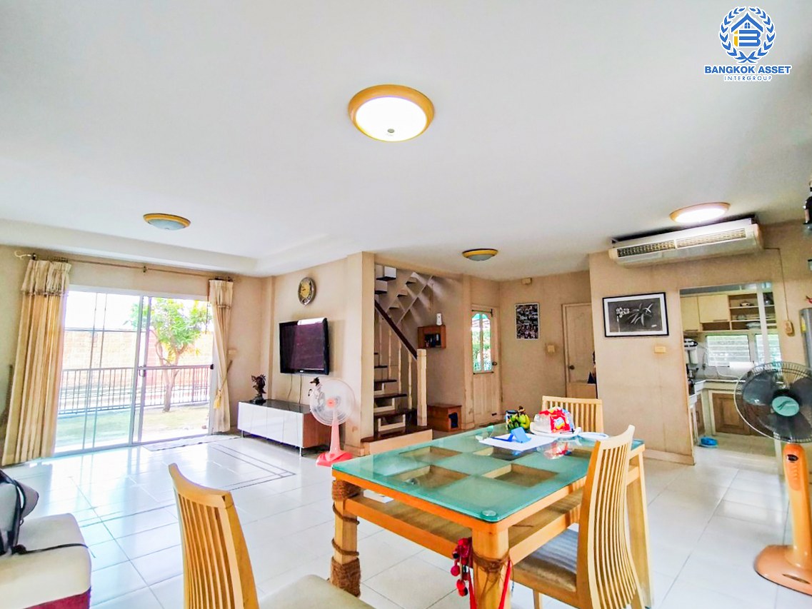 *****บ้านเดี่ยวมือสองนนทบุรี โครงการ ชัยพฤกษ์ บางบัวทอง จากแบรนด์ L&H เนื้อที่กว้างขวางถึง 61.6 ตร.ว. ฟังก์ชัน 3 ห้องนอน 3 ห้องน้ำ 2 ที่จอดรถ หน้าบ้านไม่ชนใคร วิวดี บนทำเลเดินทางสะดวก ติดถนนบางกรวย-ไทรน้อย ใกล้เซ็นทรัลเวสต์เกต และรถไฟฟ้าสายสีม่วง "สถานีบางพลู" จองเลย!