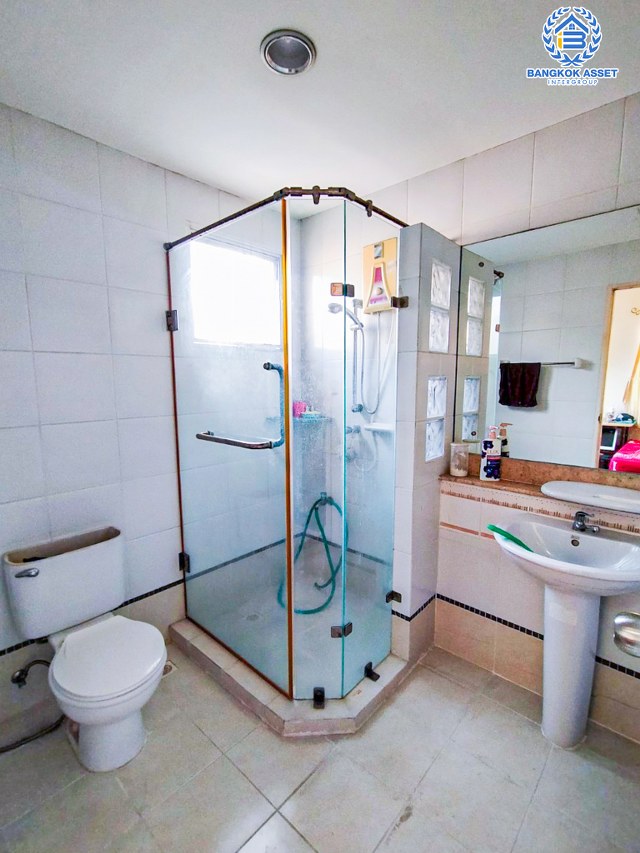 *****บ้านเดี่ยวมือสองนนทบุรี โครงการ ชัยพฤกษ์ บางบัวทอง จากแบรนด์ L&H เนื้อที่กว้างขวางถึง 61.6 ตร.ว. ฟังก์ชัน 3 ห้องนอน 3 ห้องน้ำ 2 ที่จอดรถ หน้าบ้านไม่ชนใคร วิวดี บนทำเลเดินทางสะดวก ติดถนนบางกรวย-ไทรน้อย ใกล้เซ็นทรัลเวสต์เกต และรถไฟฟ้าสายสีม่วง "สถานีบางพลู" จองเลย!