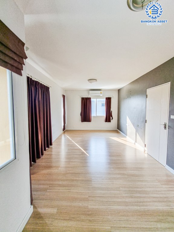 *****บ้านเดี่ยวมือสอง โครงการ พฤกษ์ลดา บางใหญ่2 หลังมุม จากแบรนด์ L&H เนื้อที่ 51.60 ตร.ว. ฟังก์ชัน 3 ห้องนอน 2 ห้องน้ำ 2 ที่จอดรถ บ้านสภาพดีเยี่ยม เดินทางง่าย เชื่อมต่อถนนกาญจนาภิเษก ถนนคลองถนน ใกล้รถไฟฟ้าสายสีม่วง "สถานีคลองบางไผ่" และจุดขึ้นทางด่วน "กาญจนาภิเษก"