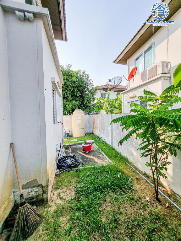 *****บ้านเดี่ยวมือสอง โครงการ พฤกษ์ลดา บางใหญ่2 หลังมุม จากแบรนด์ L&H เนื้อที่ 51.60 ตร.ว. ฟังก์ชัน 3 ห้องนอน 2 ห้องน้ำ 2 ที่จอดรถ บ้านสภาพดีเยี่ยม เดินทางง่าย เชื่อมต่อถนนกาญจนาภิเษก ถนนคลองถนน ใกล้รถไฟฟ้าสายสีม่วง "สถานีคลองบางไผ่" และจุดขึ้นทางด่วน "กาญจนาภิเษก"