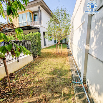 *****บ้านเดี่ยวมือสอง โครงการ พฤกษ์ลดา บางใหญ่2 หลังมุม จากแบรนด์ L&H เนื้อที่ 51.60 ตร.ว. ฟังก์ชัน 3 ห้องนอน 2 ห้องน้ำ 2 ที่จอดรถ บ้านสภาพดีเยี่ยม เดินทางง่าย เชื่อมต่อถนนกาญจนาภิเษก ถนนคลองถนน ใกล้รถไฟฟ้าสายสีม่วง "สถานีคลองบางไผ่" และจุดขึ้นทางด่วน "กาญจนาภิเษก"