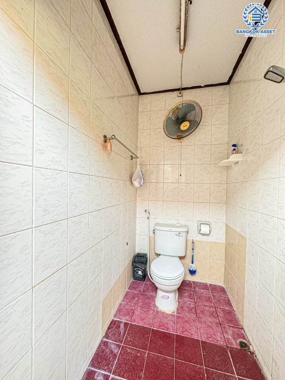 *****บ้านเดี่ยวมือสอง โครงการ เมืองเอก โครงการ3 เนื้อที่ 108 ตร.ว. ฟังก์ชัน 4 ห้องนอน 3 ห้องน้ำ 2 ที่จอดรถ บ้านพร้อมอยู่ราคาถูกสุด โครงการบนทำเลเดินทางสะดวก เชื่อมต่อถนนวิภาวดี-รังสิต ถนนพหลโยธิน ถนนรามอินทรา ใกล้รถไฟฟ้าสายสีแดง "สถานีหลักหก" และจุดขึ้นทางด่วน "อุตราภิมุข"