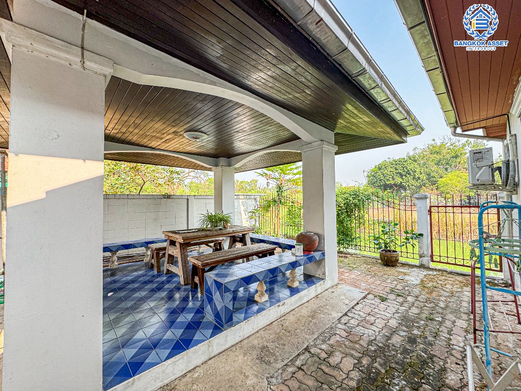 *****บ้านเดี่ยวมือสอง โครงการ เมืองเอก โครงการ3 เนื้อที่ 108 ตร.ว. ฟังก์ชัน 4 ห้องนอน 3 ห้องน้ำ 2 ที่จอดรถ บ้านพร้อมอยู่ราคาถูกสุด โครงการบนทำเลเดินทางสะดวก เชื่อมต่อถนนวิภาวดี-รังสิต ถนนพหลโยธิน ถนนรามอินทรา ใกล้รถไฟฟ้าสายสีแดง "สถานีหลักหก" และจุดขึ้นทางด่วน "อุตราภิมุข"